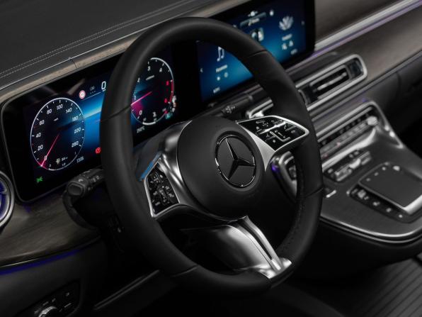 Mercedes-Benz V-Класс III (W447) Рестайлинг 2 с пробегом 2025 года, цена 46 500 000 рублей, 25 км, минивэн, Автокод Объявления