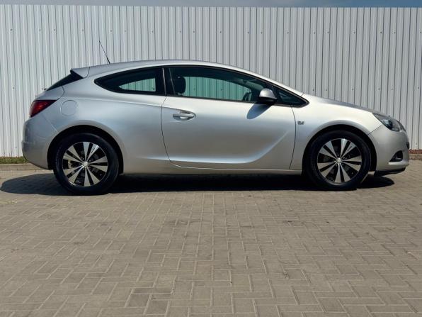 Opel Astra J Рестайлинг с пробегом 2012 года, цена 975 000 рублей, 115000 км, хэтчбек, Автокод Объявления