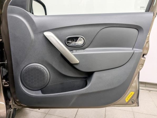 Renault Sandero II Рестайлинг с пробегом 2020 года, цена 1 100 000 рублей, 69562 км, хэтчбек, Автокод Объявления