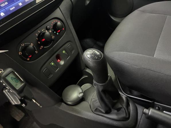 Renault Logan II с пробегом 2015 года, цена 625 000 рублей, 93000 км, седан, Автокод Объявления