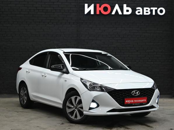 Hyundai Solaris II Рестайлинг с пробегом 2021 года, цена 1 350 000 рублей, 62595 км, седан, Автокод Объявления