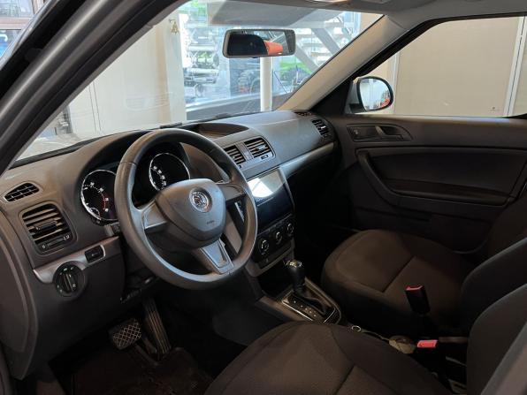 Skoda Yeti I Рестайлинг с пробегом 2015 года, цена 1 325 000 рублей, 178693 км, внедорожник, Автокод Объявления