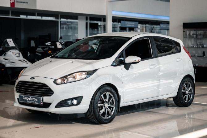 Ford Fiesta Mk6 Рестайлинг с пробегом 2018 года, цена 960 000 рублей, 90700 км, хэтчбек, Автокод Объявления