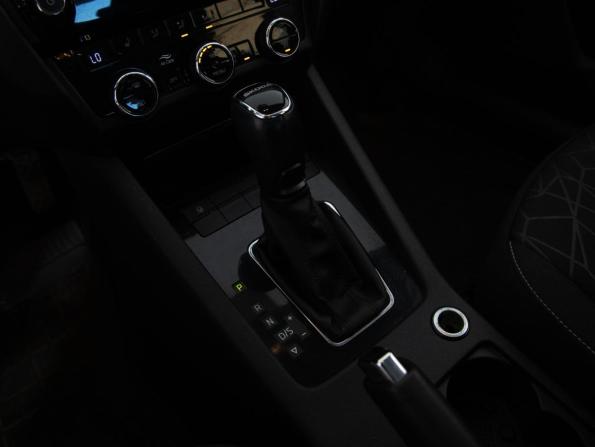 Skoda Octavia III (A7) Рестайлинг с пробегом 2018 года, цена 1 599 000 рублей, 87000 км, лифтбек, Автокод Объявления