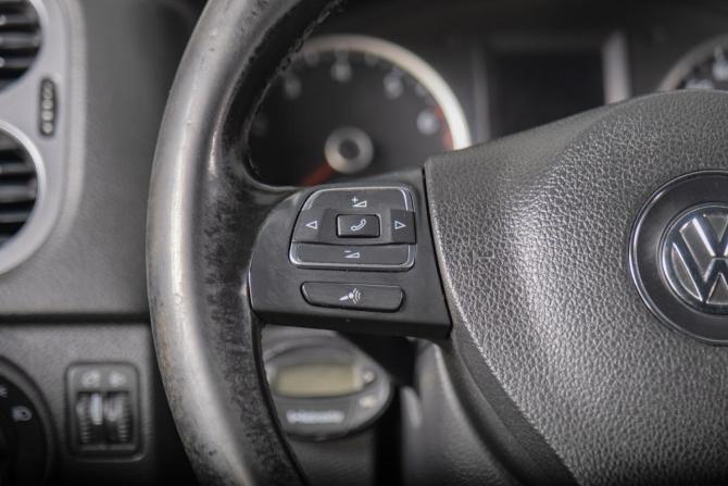 Volkswagen Tiguan I Рестайлинг с пробегом 2013 года, цена 899 000 рублей, 306000 км, внедорожник, Автокод Объявления