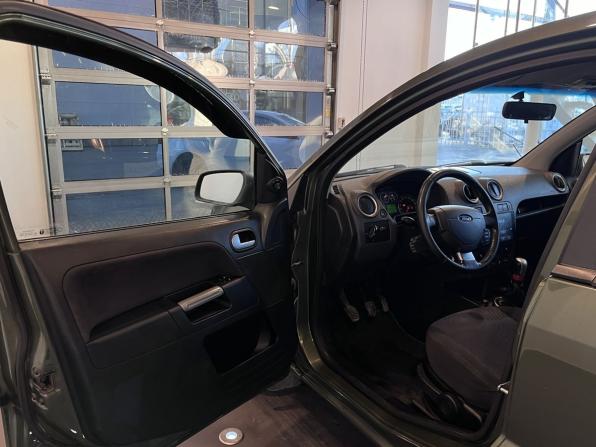 Ford Fusion I Рестайлинг с пробегом 2007 года, цена 350 000 рублей, 277594 км, хэтчбек, Автокод Объявления