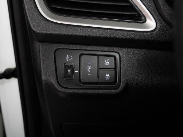 Hyundai Solaris II с пробегом 2018 года, цена 1 048 000 рублей, 153704 км, седан, Автокод Объявления