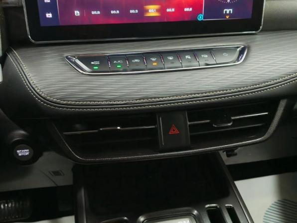 Haval Jolion I Рестайлинг с пробегом 2023 года, цена 1 869 000 рублей, 68399 км, внедорожник, Автокод Объявления