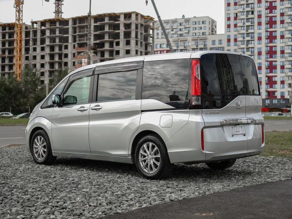 Honda Stepwgn V с пробегом 2016 года, цена 1 940 000 рублей, 75645 км, минивэн, Автокод Объявления