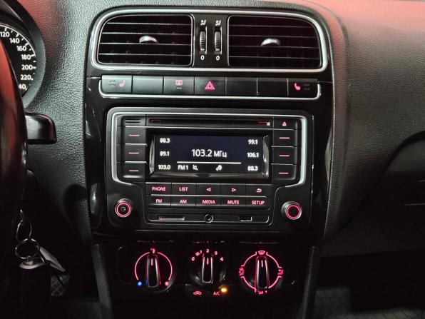Volkswagen Polo V Рестайлинг с пробегом 2017 года, цена 945 000 рублей, 160138 км, седан, Автокод Объявления