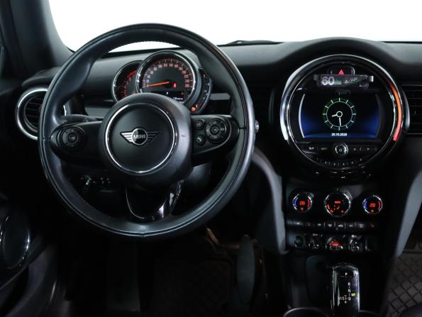 Mini Hatch III (F55/F56) Рестайлинг с пробегом 2019 года, цена 1 947 800 рублей, 50000 км, хэтчбек, Автокод Объявления