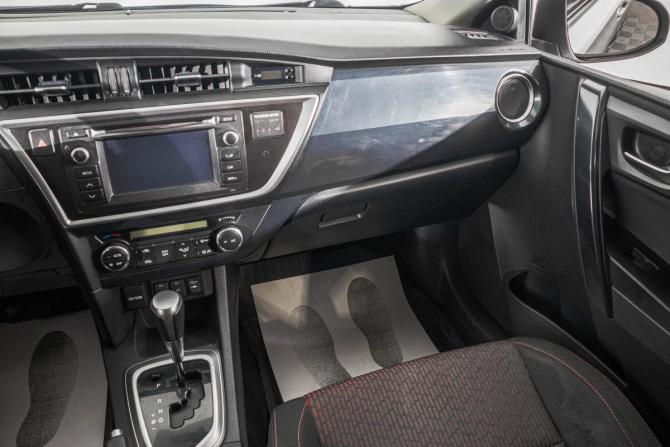 Toyota Auris II с пробегом 2013 года, цена 1 299 000 рублей, 100800 км, хэтчбек, Автокод Объявления