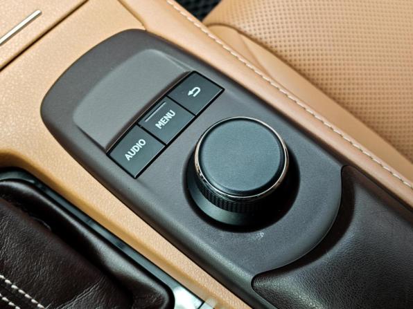Lexus ES VI Рестайлинг с пробегом 2016 года, цена 3 090 000 рублей, 85745 км, седан, Автокод Объявления