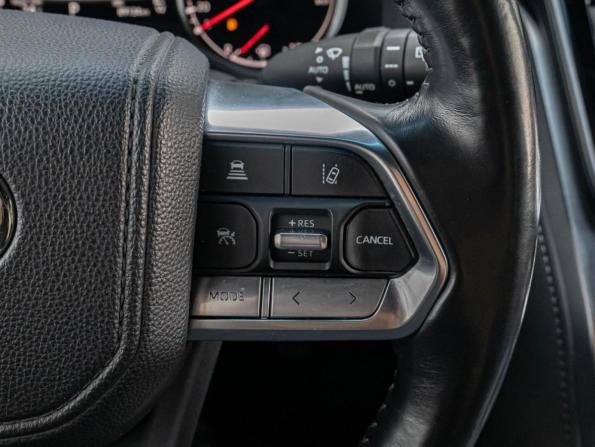 Toyota Land Cruiser 300 Series с пробегом 2023 года, цена 11 950 000 рублей, 89134 км, внедорожник, Автокод Объявления