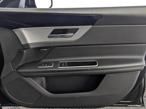 Jaguar XF II с пробегом 2019 года, цена 2 820 000 рублей, 130710 км, седан, Автокод Объявления