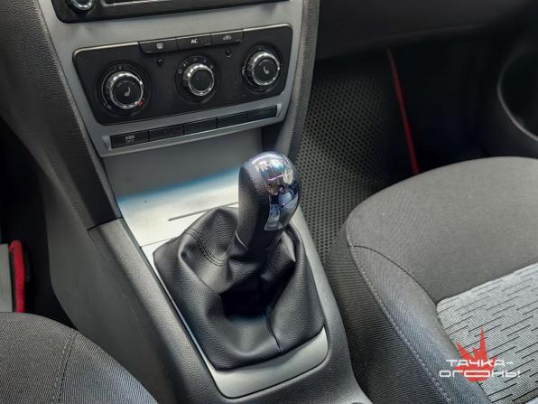 Skoda Octavia II (A5) Рестайлинг с пробегом 2012 года, цена 798 000 рублей, 147000 км, лифтбек, Автокод Объявления