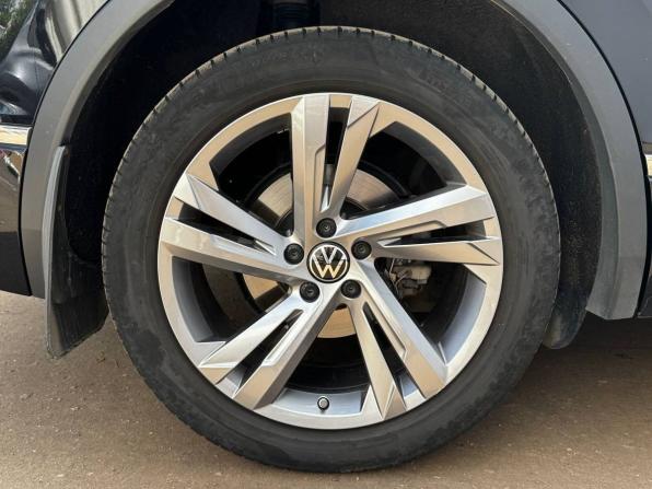 Volkswagen Tiguan II Рестайлинг с пробегом 2021 года, цена 2 900 000 рублей, 124551 км, внедорожник, Автокод Объявления