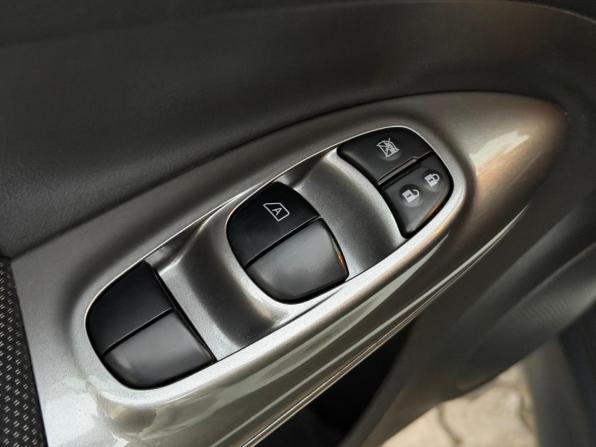 Nissan Juke I с пробегом 2012 года, цена 1 113 000 рублей, 94258 км, внедорожник, Автокод Объявления