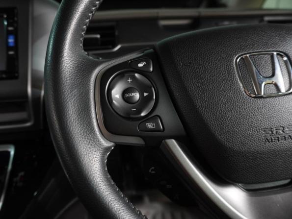 Honda Freed II с пробегом 2017 года, цена 1 899 000 рублей, 87648 км, компактвэн, Автокод Объявления