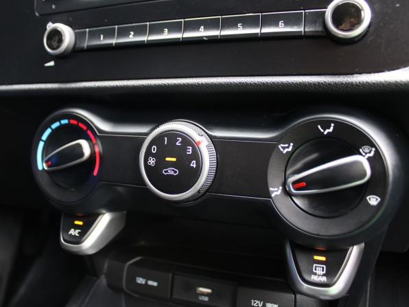 Kia Rio IV Рестайлинг с пробегом 2021 года, цена 1 339 000 рублей, 147063 км, седан, Автокод Объявления