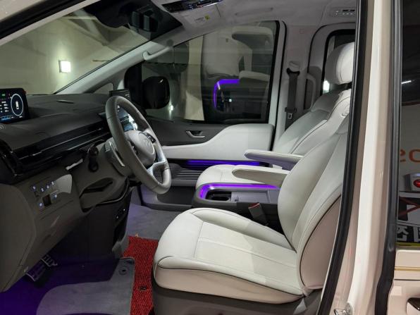 Hyundai Staria I с пробегом 2025 года, цена 8 990 000 рублей, 14900 км, минивэн, Автокод Объявления
