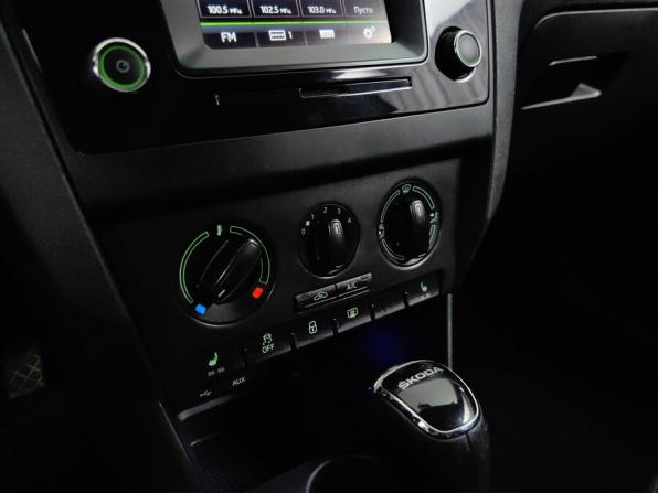 Skoda Rapid I с пробегом 2016 года, цена 799 000 рублей, 240300 км, лифтбек, Автокод Объявления
