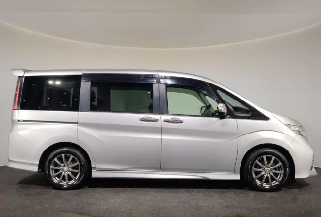 Honda Stepwgn V с пробегом 2015 года, цена 2 045 000 рублей, 117706 км, минивэн, Автокод Объявления