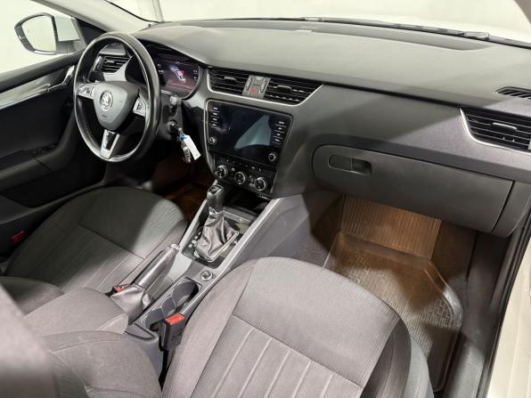 Skoda Octavia III (A7) Рестайлинг с пробегом 2019 года, цена 1 699 800 рублей, 216000 км, лифтбек, Автокод Объявления