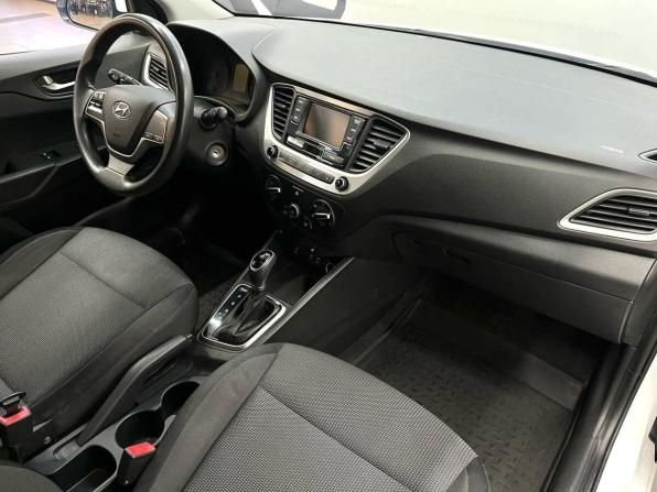 Hyundai Solaris II с пробегом 2017 года, цена 1 369 900 рублей, 176124 км, седан, Автокод Объявления