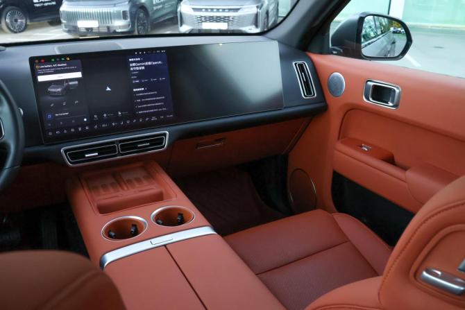 Li Auto (Lixiang) L7 I Рестайлинг с пробегом 2025 года, цена 7 328 000 рублей, 14801 км, внедорожник, Автокод Объявления
