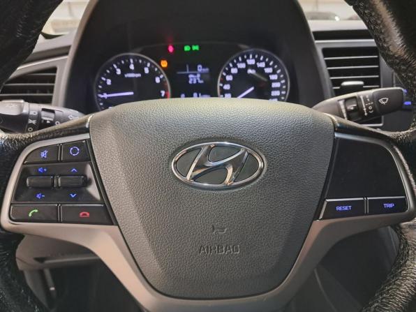 Hyundai Elantra VI (AD) с пробегом 2016 года, цена 1 095 000 рублей, 212227 км, седан, Автокод Объявления