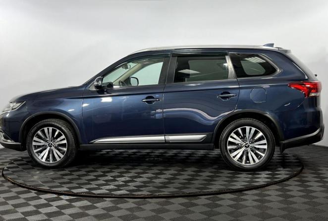 Mitsubishi Outlander III Рестайлинг 3 с пробегом 2021 года, цена 2 295 000 рублей, 82161 км, внедорожник, Автокод Объявления
