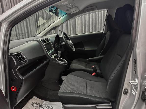 Toyota Ractis II с пробегом 2013 года, цена 850 000 рублей, 165000 км, хэтчбек, Автокод Объявления
