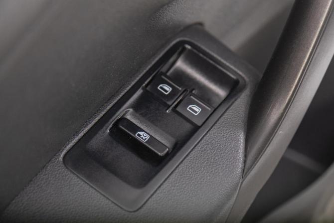 Volkswagen Polo V Рестайлинг с пробегом 2017 года, цена 1 099 000 рублей, 142000 км, седан, Автокод Объявления