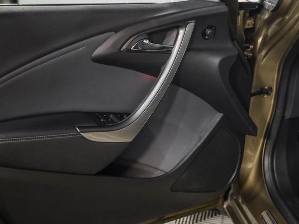 Opel Astra J Рестайлинг с пробегом 2013 года, цена 729 000 рублей, 228058 км, хэтчбек, Автокод Объявления