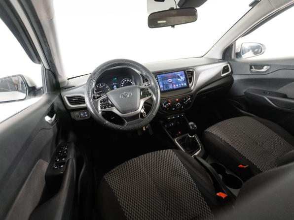 Hyundai Solaris II с пробегом 2018 года, цена 1 040 000 рублей, 161340 км, седан, Автокод Объявления