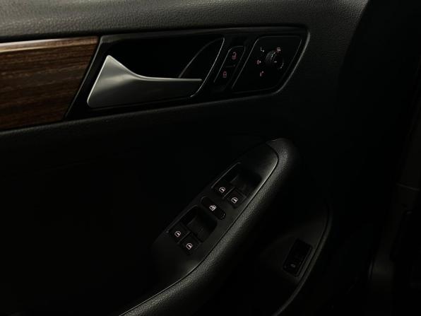 Volkswagen Jetta VI Рестайлинг с пробегом 2016 года, цена 1 399 000 рублей, 154800 км, седан, Автокод Объявления