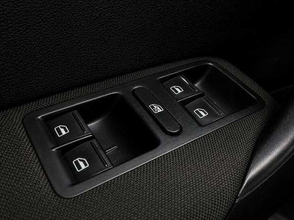 Volkswagen Polo V Рестайлинг с пробегом 2018 года, цена 1 349 000 рублей, 40583 км, седан, Автокод Объявления
