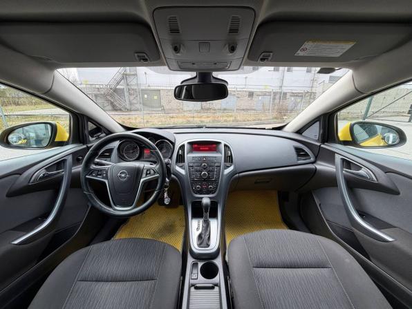 Opel Astra J Рестайлинг с пробегом 2012 года, цена 625 000 рублей, 267300 км, хэтчбек, Автокод Объявления