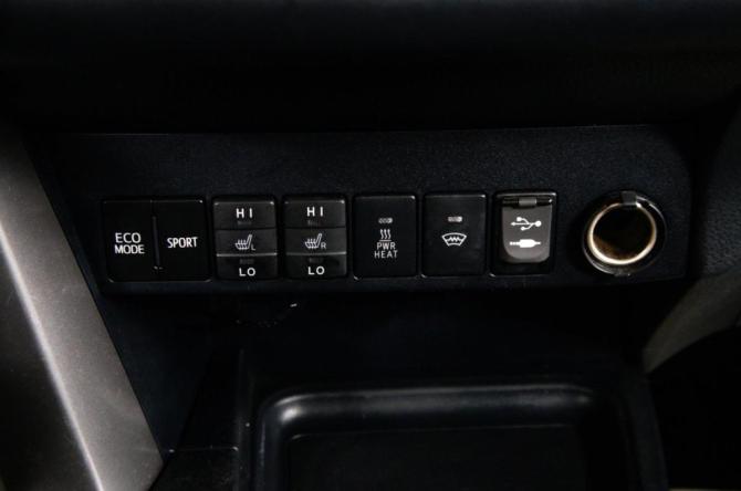 Toyota RAV4 IV (XA40) Рестайлинг с пробегом 2017 года, цена 2 799 000 рублей, 142562 км, внедорожник, Автокод Объявления