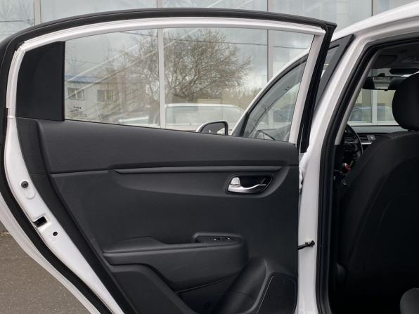 Kia Rio IV Рестайлинг с пробегом 2022 года, цена 1 599 000 рублей, 80500 км, седан, Автокод Объявления