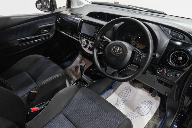 Toyota Vitz III (XP130) Рестайлинг 2 с пробегом 2018 года, цена 999 000 рублей, 140200 км, хэтчбек, Автокод Объявления