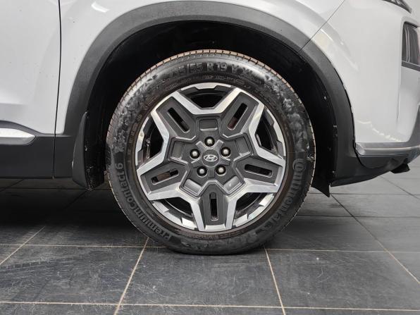 Hyundai Santa Fe IV Рестайлинг с пробегом 2022 года, цена 3 999 000 рублей, 41314 км, внедорожник, Автокод Объявления
