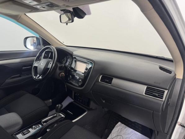 Mitsubishi Outlander III Рестайлинг 2 с пробегом 2017 года, цена 1 759 000 рублей, 171169 км, внедорожник, Автокод Объявления
