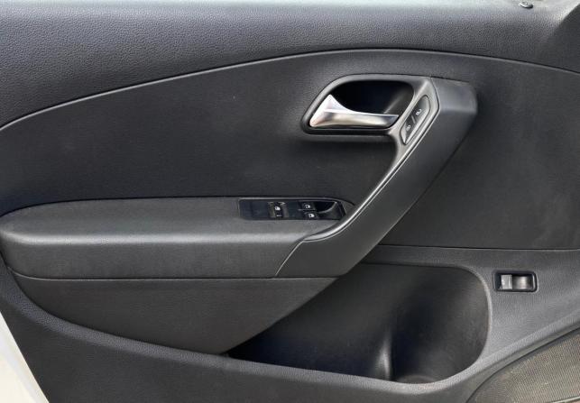Volkswagen Polo V Рестайлинг с пробегом 2016 года, цена 700 000 рублей, 217460 км, седан, Автокод Объявления