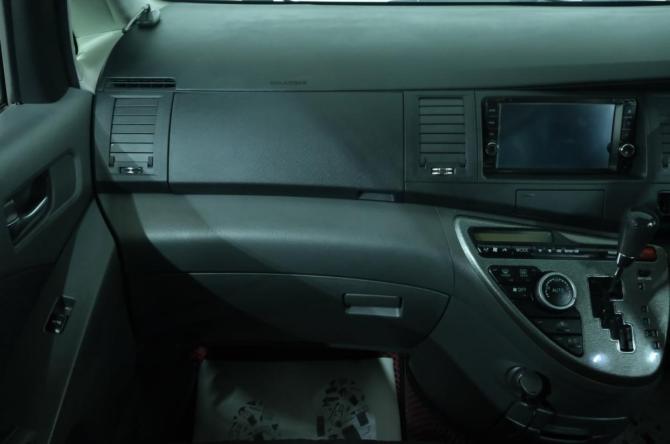Toyota ISis I Рестайлинг с пробегом 2010 года, цена 1 179 000 рублей, 153000 км, компактвэн, Автокод Объявления
