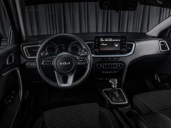 Kia Ceed III Рестайлинг с пробегом 2022 года, цена 2 339 000 рублей, 65899 км, универсал, Автокод Объявления
