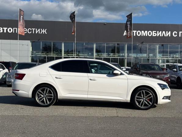 Skoda Superb III с пробегом 2016 года, цена 1 766 000 рублей, 190000 км, лифтбек, Автокод Объявления