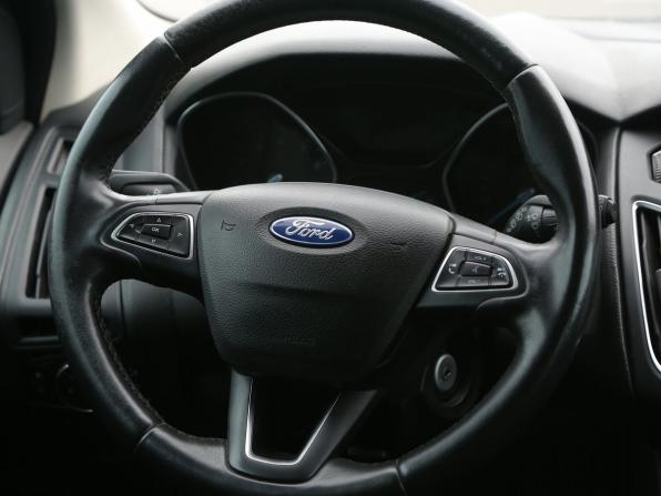 Ford Focus III Рестайлинг с пробегом 2015 года, цена 951 000 рублей, 147000 км, хэтчбек, Автокод Объявления