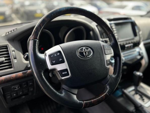 Toyota Land Cruiser 200 Series Рестайлинг 1 с пробегом 2014 года, цена 4 500 000 рублей, 180522 км, внедорожник, Автокод Объявления